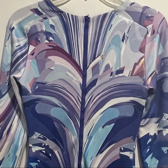 BEBE Bodycon Long Sleeve Swirled Fitted Dress - Picture 5 of 12